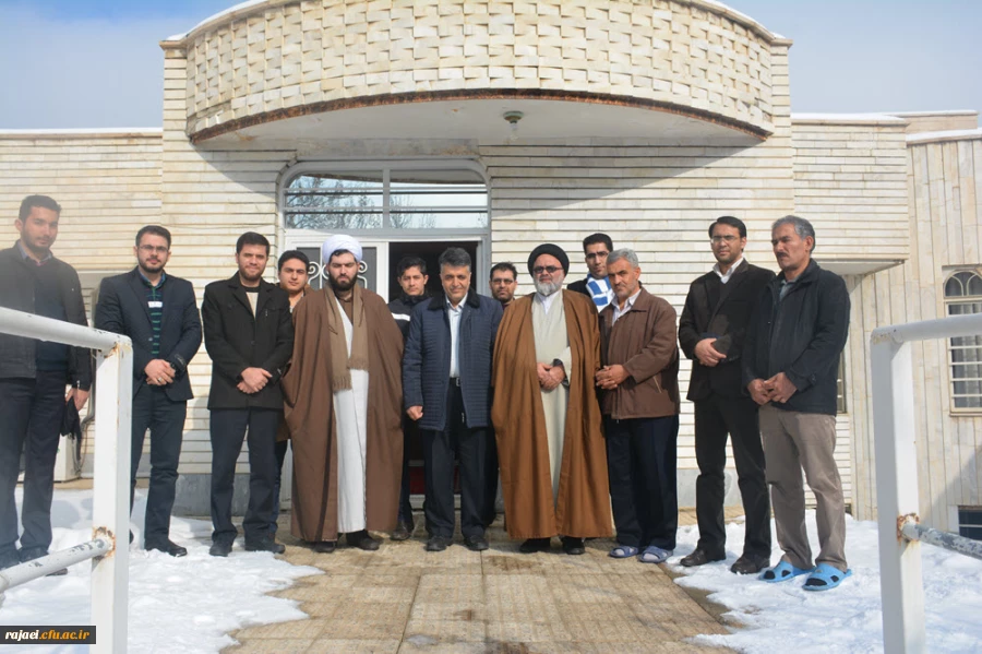 عیادت جمعی از مسئولین و دانشجویان پردیس از مجاهد نستوه حاج آقای حسنی بمناسبت فرا رسیدن روز 9 دی

 2