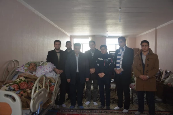 عیادت جمعی از مسئولین و دانشجویان پردیس از مجاهد نستوه حاج آقای حسنی بمناسبت فرا رسیدن روز 9 دی

 3