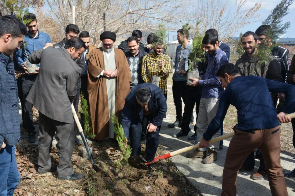 کاشت نهال در پردیس بمناسب روز درختکاری  3