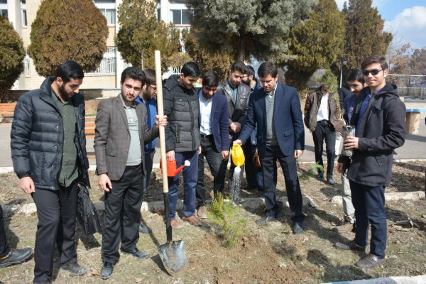 کاشت نهال در پردیس بمناسب روز درختکاری  5