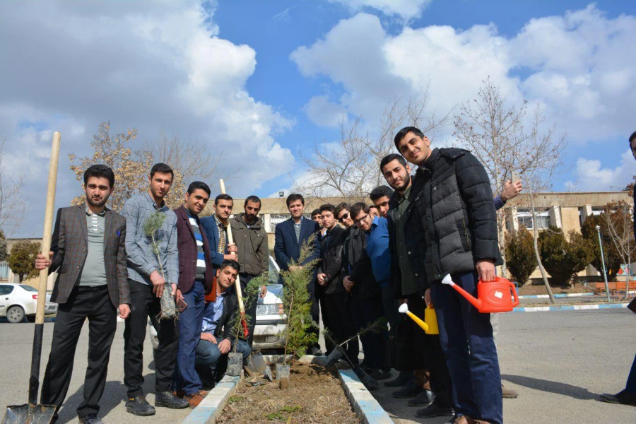 کاشت نهال در پردیس بمناسب روز درختکاری  6