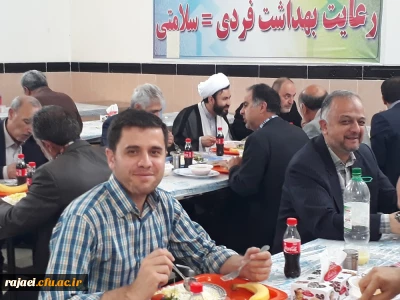 بمناسبت گرامیداشت  هفته  آموزش
مراسم ضیافت با حضور اساتید موظف، مامور و مدعو و همکاران اداری (ازنگاه دوربین)