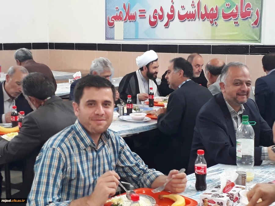 بمناسبت گرامیداشت  هفته  آموزش
مراسم ضیافت با حضور اساتید موظف، مامور و مدعو و همکاران اداری (ازنگاه دوربین)
 2