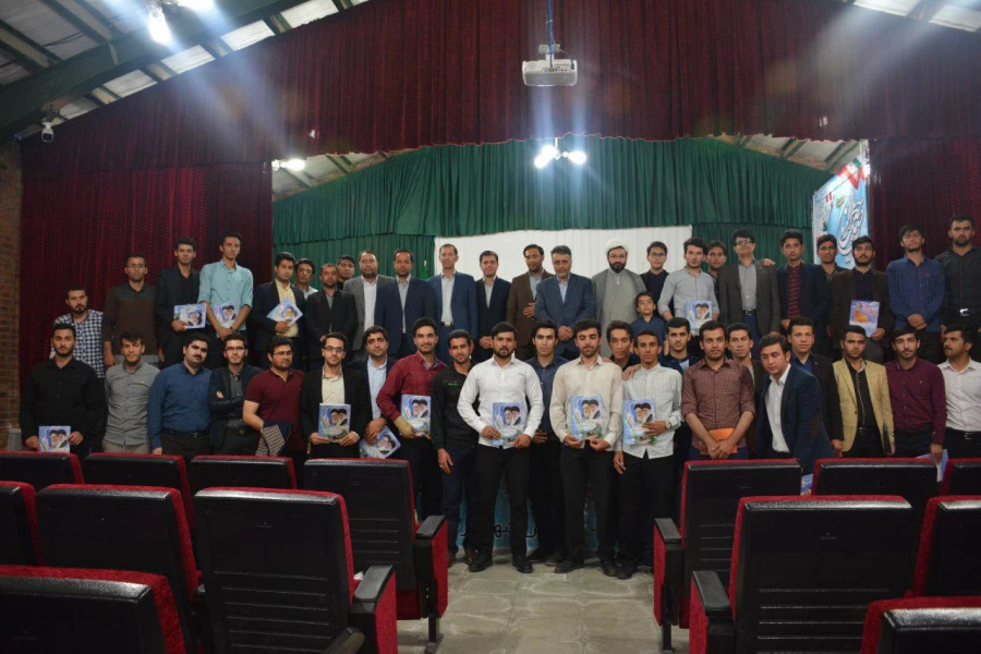 مراسم گرامیدا شت هفته معلم و نیمه شعبان سالروز میلاد با سعادت امام زمان (عج) ،هفته گرامیداشت  سربازان گمنام 

درپردیس شهیدرجایی ارومیه برگزارشد.