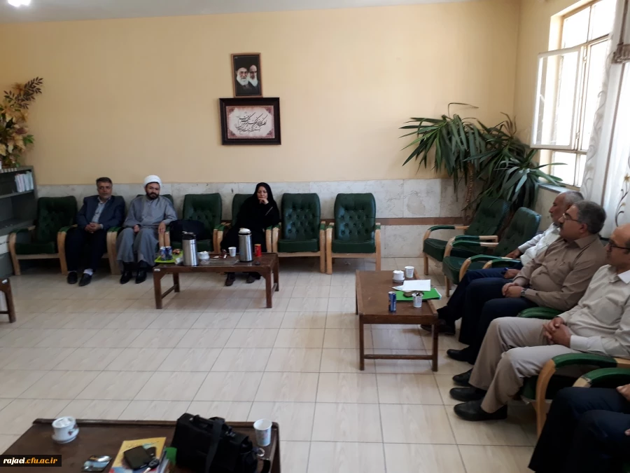 دکتر بیگی مسئول دفتر نهاد نمایندگی ولی فقیه در دانشگاه فرهنگیان آذربایجان غربی:

معلمی عشق است ،هنر است وافرادی مثل شهیدحججی ها و فهمیده ها در کلاس های شما آموزش می بینند.
 2