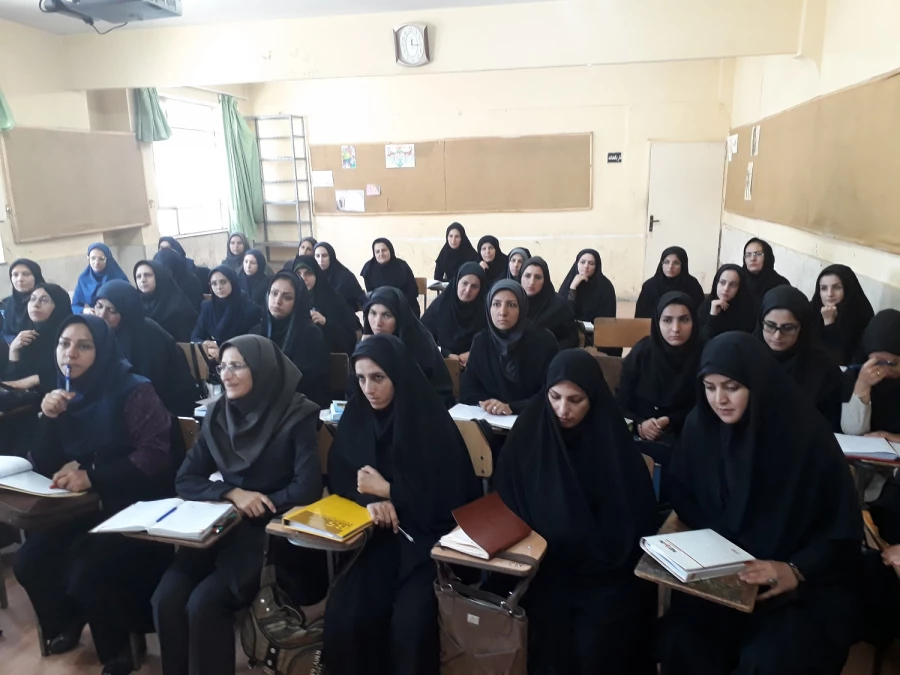 دکتر بیگی مسئول دفتر نهاد نمایندگی ولی فقیه در دانشگاه فرهنگیان آذربایجان غربی:

معلمی عشق است ،هنر است وافرادی مثل شهیدحججی ها و فهمیده ها در کلاس های شما آموزش می بینند.
 3