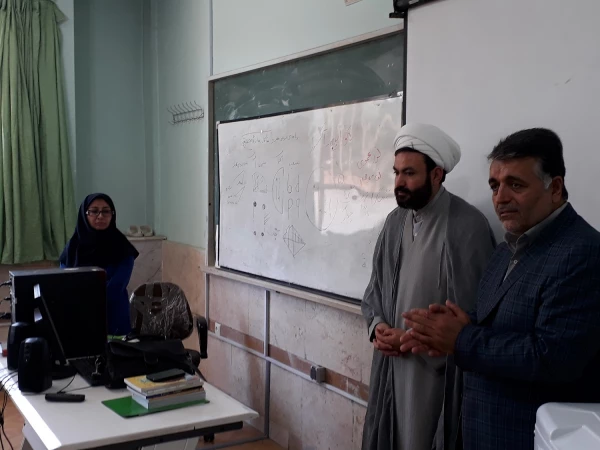 دکتر بیگی مسئول دفتر نهاد نمایندگی ولی فقیه در دانشگاه فرهنگیان آذربایجان غربی:

معلمی عشق است ،هنر است وافرادی مثل شهیدحججی ها و فهمیده ها در کلاس های شما آموزش می بینند.