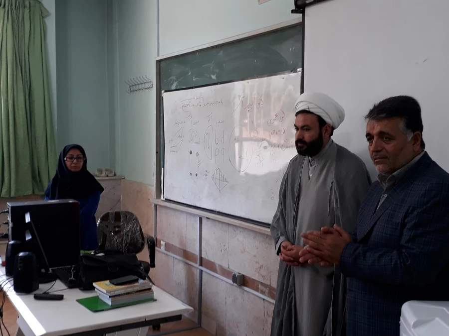 دکتر بیگی مسئول دفتر نهاد نمایندگی ولی فقیه در دانشگاه فرهنگیان آذربایجان غربی:

معلمی عشق است ،هنر است وافرادی مثل شهیدحججی ها و فهمیده ها در کلاس های شما آموزش می بینند.