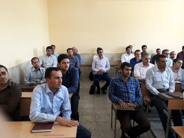 دکتر بیگی مسئول دفتر نهاد نمایندگی ولی فقیه در دانشگاه فرهنگیان آذربایجان غربی:

معلمی عشق است ،هنر است وافرادی مثل شهیدحججی ها و فهمیده ها در کلاس های شما آموزش می بینند.
 6