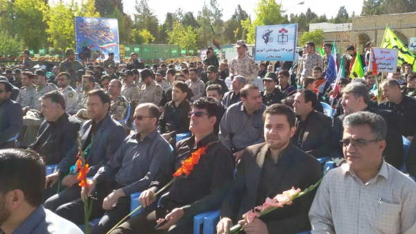 حضور اساتید و کارکنان دانشگاه فرهنگیان در مراسم

 غبارروبی و گل افشانی مزار مطهر شهدا بمناسبت هفته دفاع مقدس