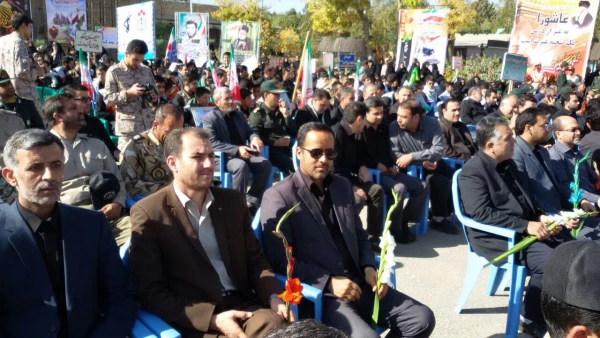 حضور اساتید و کارکنان دانشگاه فرهنگیان در مراسم

 غبارروبی و گل افشانی مزار مطهر شهدا بمناسبت هفته دفاع مقدس