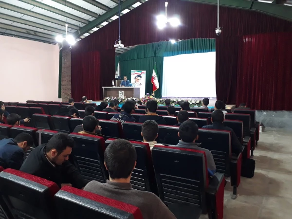 دکتر رزم آرا در کارگاه آشنایی با راهکارهای کیفیت آموزش:

مهمترین عنصر تاثیر گذار در تعلیم و تربیت نیروی انسانی است. 2