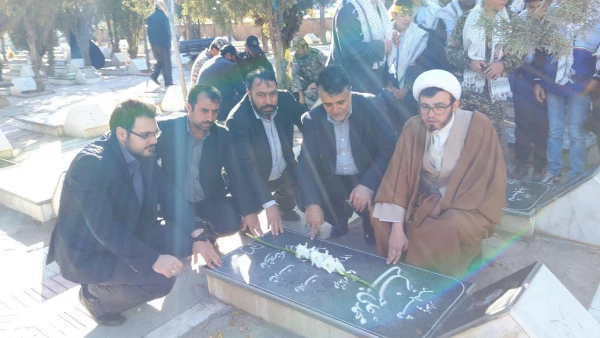 مدیران و دانشجویان دانشگاه فرهنگیان آذربایجان غربی با آرمان های والای شهدا و امام  راحل تجدید میثاق کردند. 2