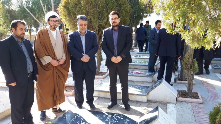 مدیران و دانشجویان دانشگاه فرهنگیان آذربایجان غربی با آرمان های والای شهدا و امام  راحل تجدید میثاق کردند. 3