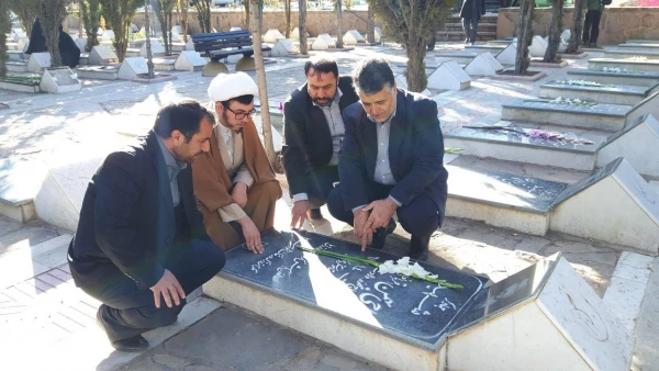 مدیران و دانشجویان دانشگاه فرهنگیان آذربایجان غربی با آرمان های والای شهدا و امام  راحل تجدید میثاق کردند.