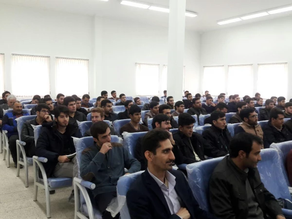 با حضور مسئولین استانی در مرکز آموزش عالی امام خمینی (ره) سلماس برگزار شد

مراسم گرامیداشت ۱۶ آذر روز دانشجو و نیز هفته ی وحدت
 6