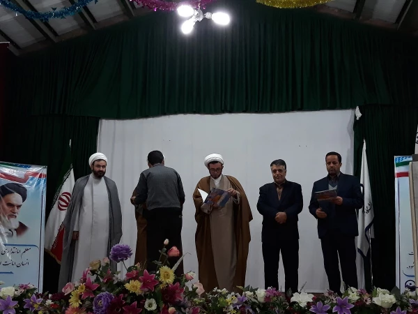 همزمان با  میلاد با سعادت رسول اکرم(ص) و امام جعفر صادق(ع) و هفته وحدت،

 مراسم بزرگداشت روز دانشجو در پردیس شهید رجایی برگزار شد. 3