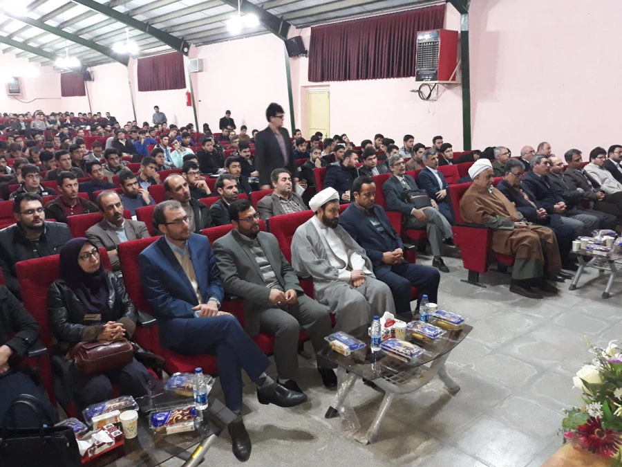 همزمان با  میلاد با سعادت رسول اکرم(ص) و امام جعفر صادق(ع) و هفته وحدت،

 مراسم بزرگداشت روز دانشجو در پردیس شهید رجایی برگزار شد. 7