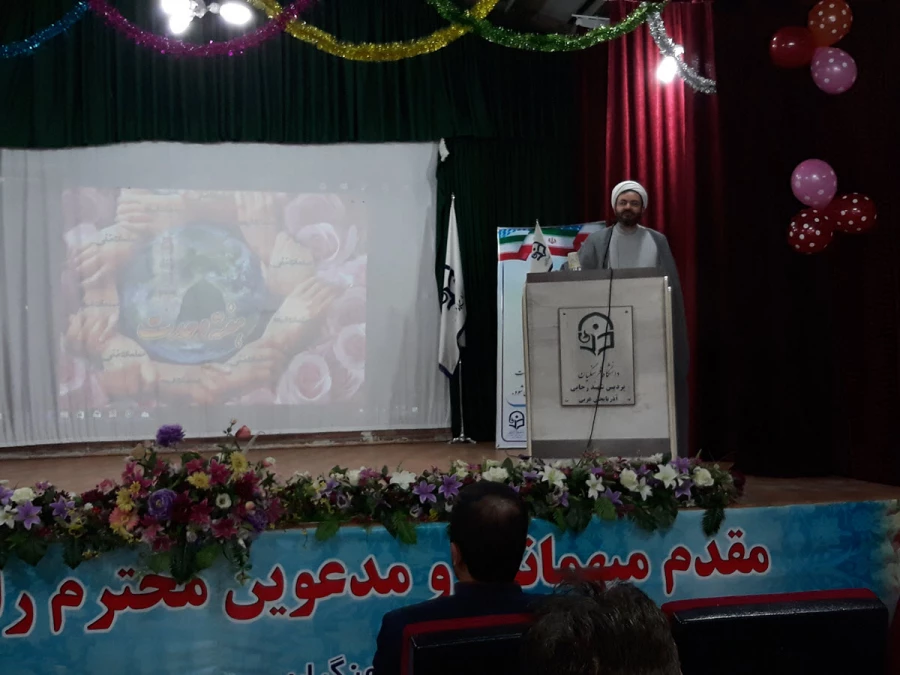 همزمان با  میلاد با سعادت رسول اکرم(ص) و امام جعفر صادق(ع) و هفته وحدت،

 مراسم بزرگداشت روز دانشجو در پردیس شهید رجایی برگزار شد.