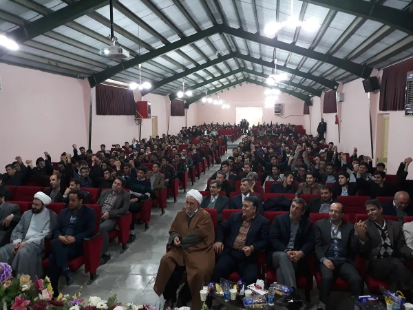 همزمان با  میلاد با سعادت رسول اکرم(ص) و امام جعفر صادق(ع) و هفته وحدت،

 مراسم بزرگداشت روز دانشجو در پردیس شهید رجایی برگزار شد.