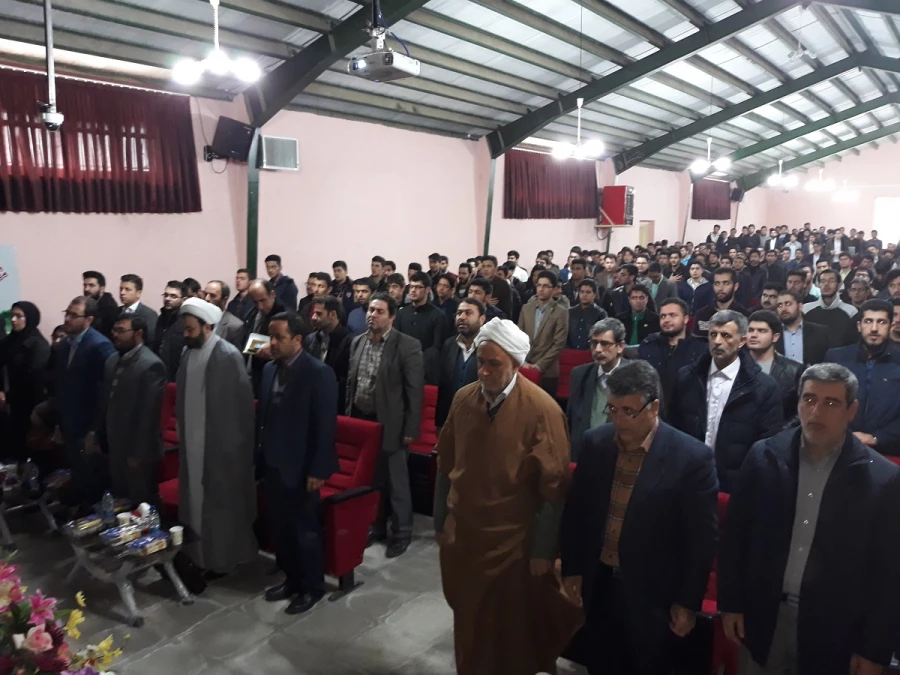 همزمان با  میلاد با سعادت رسول اکرم(ص) و امام جعفر صادق(ع) و هفته وحدت،

 مراسم بزرگداشت روز دانشجو در پردیس شهید رجایی برگزار شد. 14