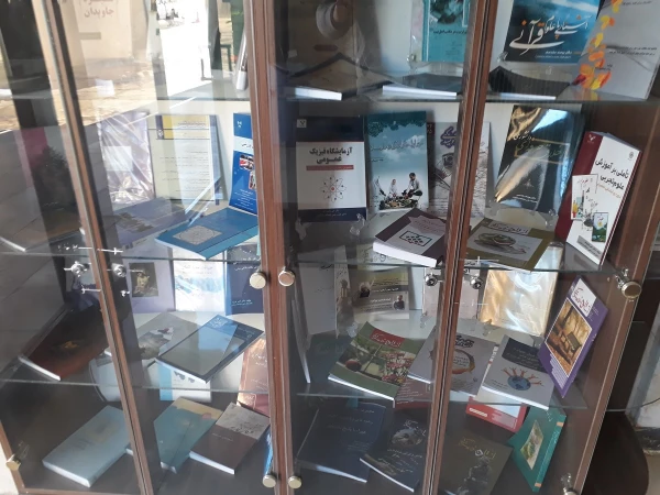 در آستانه گرامیداشت هفته پژوهش و فناوری

نمایشگاه دائمی تازه های نشر در پردیس شهید رجایی ارومیه برگزار شد 3