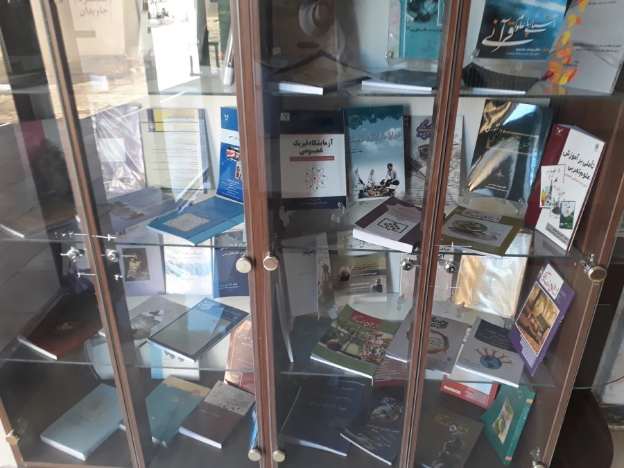 در آستانه گرامیداشت هفته پژوهش و فناوری

نمایشگاه دائمی تازه های نشر در پردیس شهید رجایی ارومیه برگزار شد 3