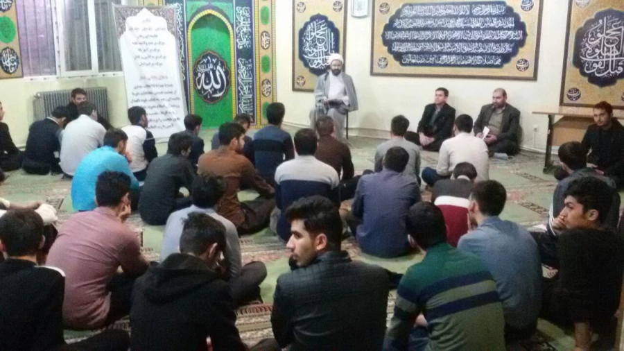 نشست صمیمی و پرسش و پاسخ دانشجویان پردیس با مسئول نهاد رهبری دانشگاه فرهنگیان استان