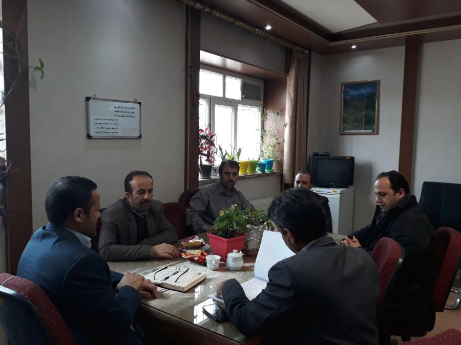 جلسه هماهنگی امتحانات در اتاق معاونت آموزشی برگزار گردید. 4