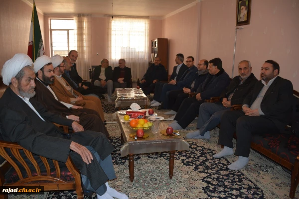 به مناسبت سی و نهمین سالگرد پیروزی شکوهمند انقلاب اسلامی

دیدار جمعی از اساتید و کارکنان دانشگاه فرهنگیان استان با مبارز نستوه حجت الاسلام غلامرضا حسنی