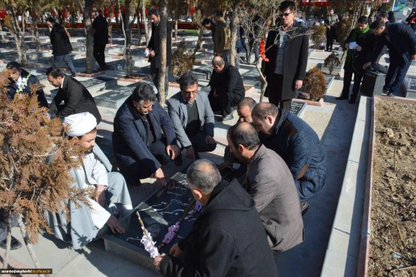 به مناسبت بزرگداشت ایام الله دهه فجر

اساتید و کارکنان دانشگاه فرهنگیان استان آذربایجان غربی با آرمانهای امام راحل و شهدا تجدید میثاق کردند 2