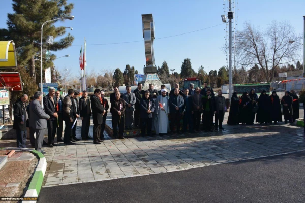 به مناسبت بزرگداشت ایام الله دهه فجر

اساتید و کارکنان دانشگاه فرهنگیان استان آذربایجان غربی با آرمانهای امام راحل و شهدا تجدید میثاق کردند