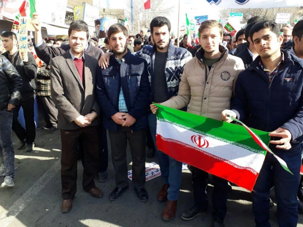 همگام با ملت ولایت مدار و همیشه در صحنه ایران

حضور گسترده اساتید، کارکنان و دانشجویان پردیس شهید رجایی ارومیه در راهپیمایی 22 بهمن 5