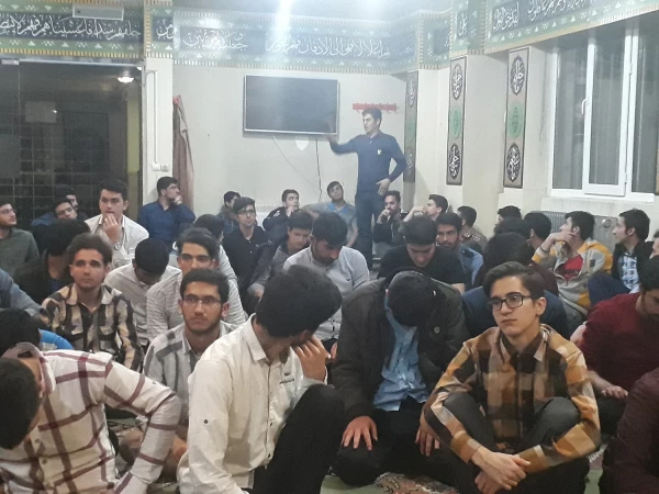 دکتر فزون مهر مدیرامورپردیس های دانشگاه فرهنگیان آذربایجان غربی برروی صندلی داغ 3