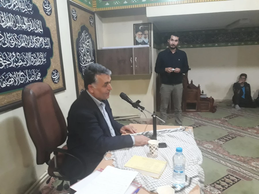 در پردیس شهید رجایی ارومیه

دکتر فزون مهر مدیرامورپردیس های دانشگاه فرهنگیان آذربایجان غربی برروی صندلی داغ