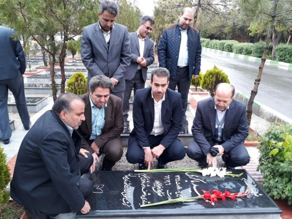 میثاق دوباره با آرمانهای امام خمینی (ره) و شهدای گرانقدر انقلاب اسلامی 3