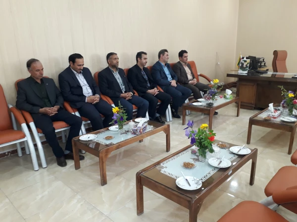 معاون آموزش و تحصیلات تکمیلی دانشگاه فرهنگیان در خوی :

آینده جامعه ازآن مدارس و نقش بی بدیل معلم در مدرسه و دانشگاه فرهنگیان بعنوان خاستگاه معلم، سه عنصر مهم نظام تعلیم و تربیت هستند.
 4