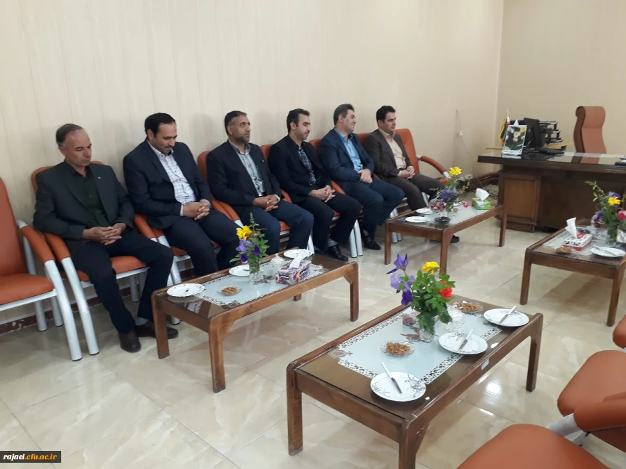 معاون آموزش و تحصیلات تکمیلی دانشگاه فرهنگیان در خوی :

آینده جامعه ازآن مدارس و نقش بی بدیل معلم در مدرسه و دانشگاه فرهنگیان بعنوان خاستگاه معلم، سه عنصر مهم نظام تعلیم و تربیت هستند.
 4