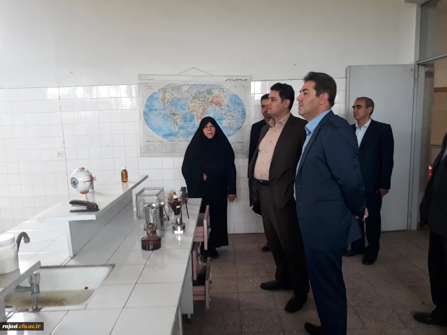 معاون آموزش و تحصیلات تکمیلی دانشگاه فرهنگیان در خوی :

آینده جامعه ازآن مدارس و نقش بی بدیل معلم در مدرسه و دانشگاه فرهنگیان بعنوان خاستگاه معلم، سه عنصر مهم نظام تعلیم و تربیت هستند.
 5