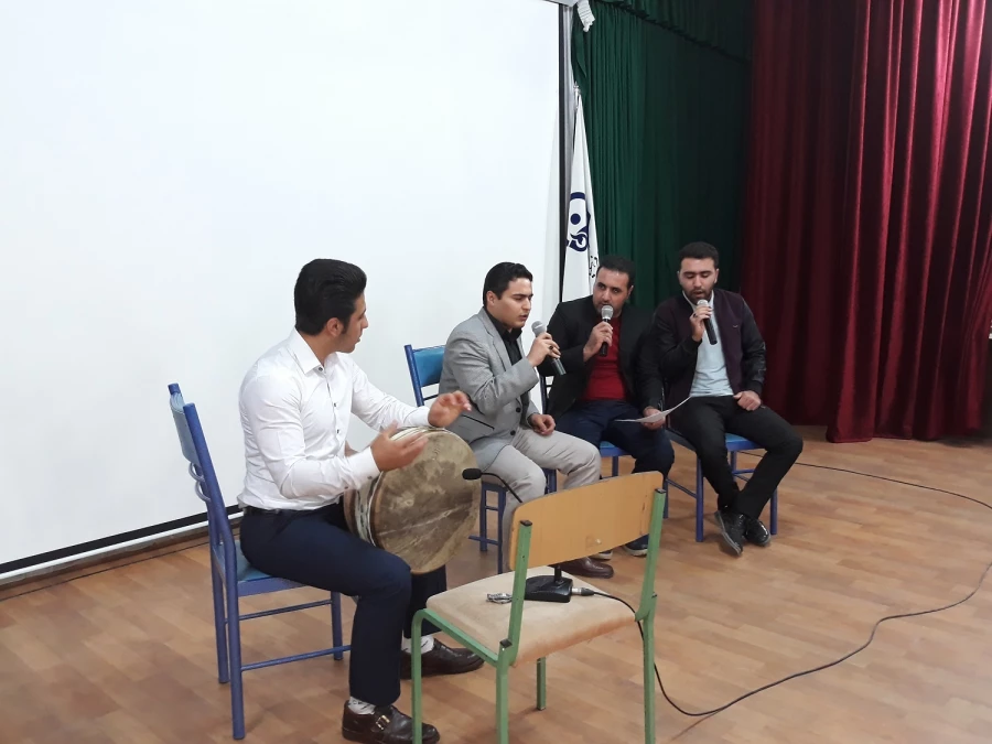 در مراسم بزرگداشت هفته آموزش ، دکتر علی محمودلو خطاب به اساتید و دانشجو معلمان:

بر خود می بالم که بتوانم در این عرصه خدمتگزاری شایسته برای شما باشم 2