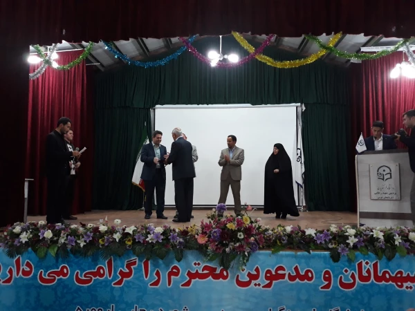 در مراسم بزرگداشت هفته آموزش ، دکتر علی محمودلو خطاب به اساتید و دانشجو معلمان:

بر خود می بالم که بتوانم در این عرصه خدمتگزاری شایسته برای شما باشم 7