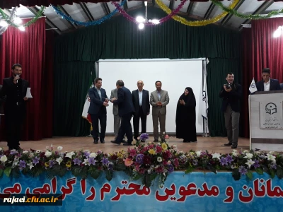 در مراسم بزرگداشت هفته آموزش ، دکتر علی محمودلو خطاب به اساتید و دانشجو معلمان:

بر خود می بالم که بتوانم در این عرصه خدمتگزاری شایسته برای شما باشم