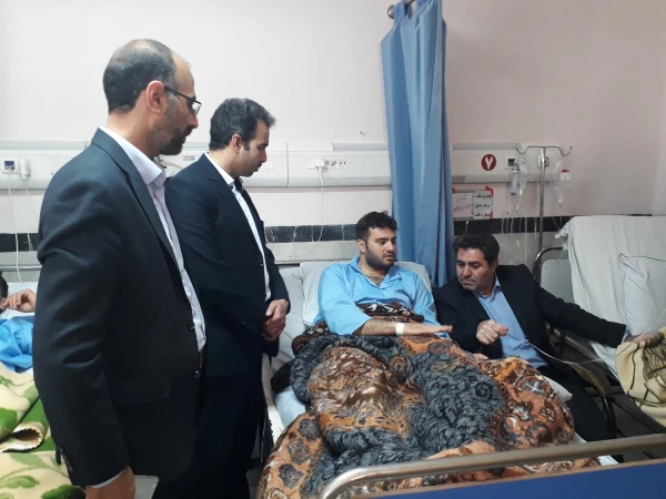 عیادت دکتر محمود لو سرپرست امور پردیس های استانی از دانشجوی مصدوم مرکز امام خمینی (ره) سلماس