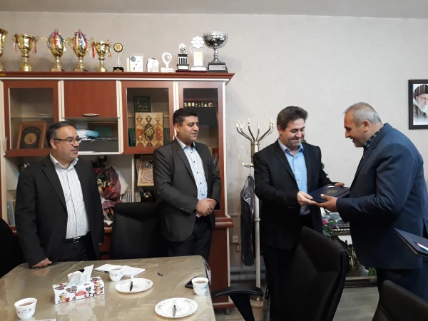 با حضور مسئولین امورمالی سازمان مرکزی دانشگاه فرهنگیان کشور

 مراسم تکریم و معارفه کارشناس مسئول امور مالی و طرح و برنامه استان برگزارشد. 3