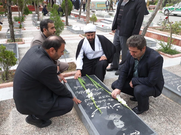 به مناسبت سوم خرداد سالروز فتح خرمشهر

شرکت مدیریت و کارکنان دانشگاه فرهنگیان استان در مراسم میهمانی لاله ها و غبارروبی مزار شهدا 2