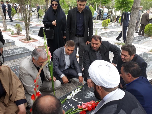 به مناسبت سوم خرداد سالروز فتح خرمشهر

شرکت مدیریت و کارکنان دانشگاه فرهنگیان استان در مراسم میهمانی لاله ها و غبارروبی مزار شهدا 4