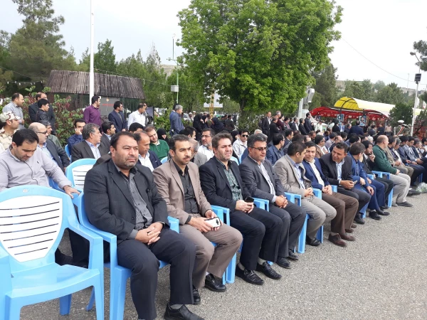 به مناسبت سوم خرداد سالروز فتح خرمشهر

شرکت مدیریت و کارکنان دانشگاه فرهنگیان استان در مراسم میهمانی لاله ها و غبارروبی مزار شهدا