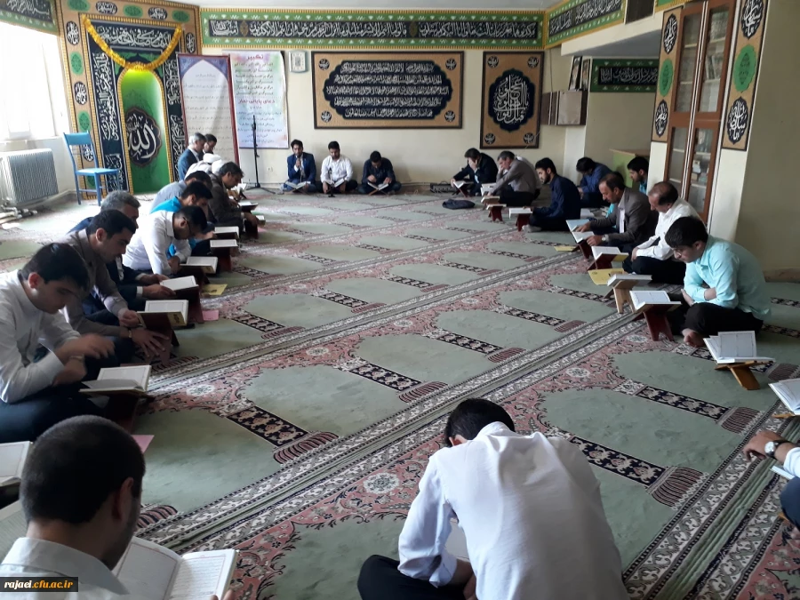 محفل جمع خوانی یک جزء قرآن کریم بمناسبت هفتمین روز رحلت  حجه الاسلام والمسلمین حسنی  درپردیس شهیدرجایی ارومیه برگزار شد.