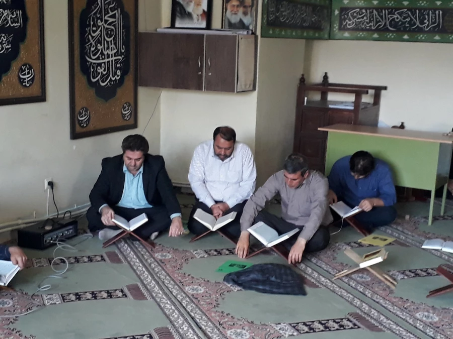 محفل جمع خوانی یک جزء قرآن کریم بمناسبت هفتمین روز رحلت  حجه الاسلام والمسلمین حسنی  درپردیس شهیدرجایی ارومیه برگزار شد.  4