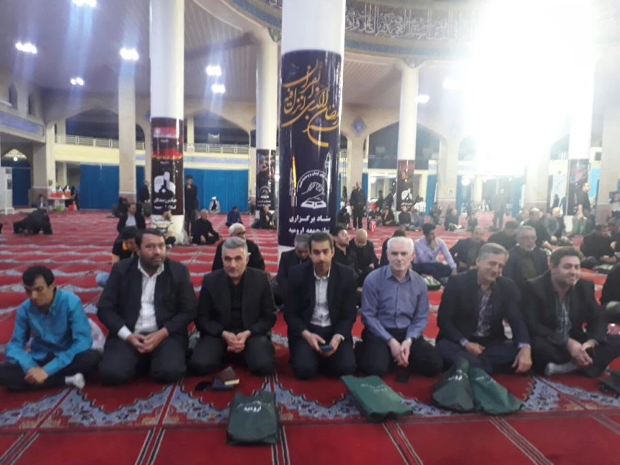 سرپرست دانشگاه فرهنگیان استان به همراه  جمعی از اساتید و کارکنان در مراسم بزرگداشت شهدای 15 خرداد و احیای شب قدر شرکت کردند